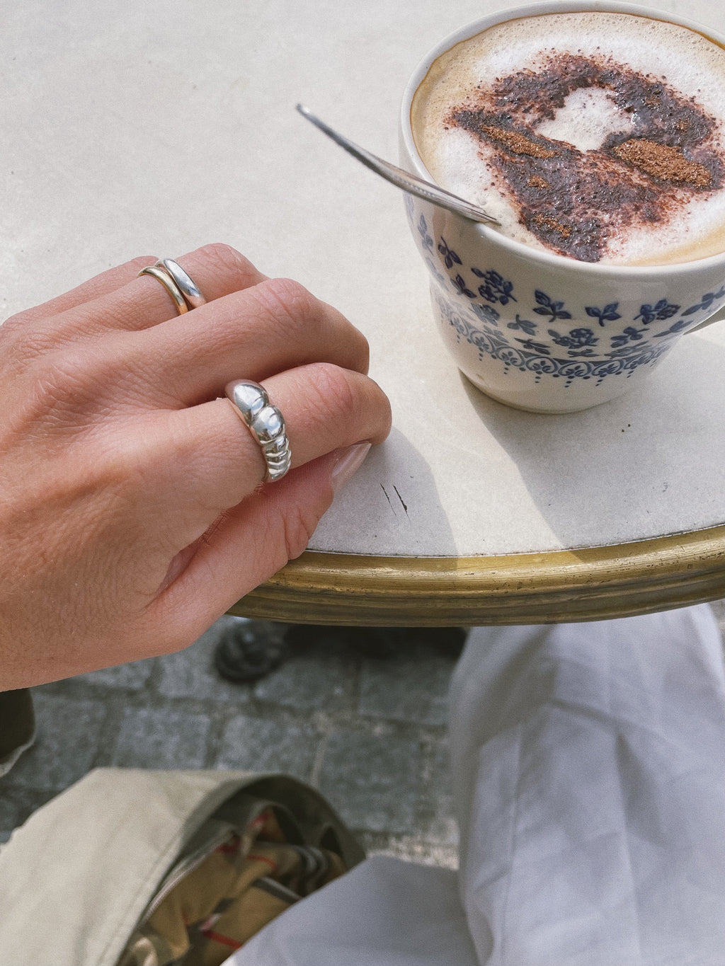 Vielsesringe, bryllup, forlovelsesring, special design, omsmeltet guld, håndlavet vielsesring guld Trankjær, organisk ring med diamant, smykkeværksted Skanderborg